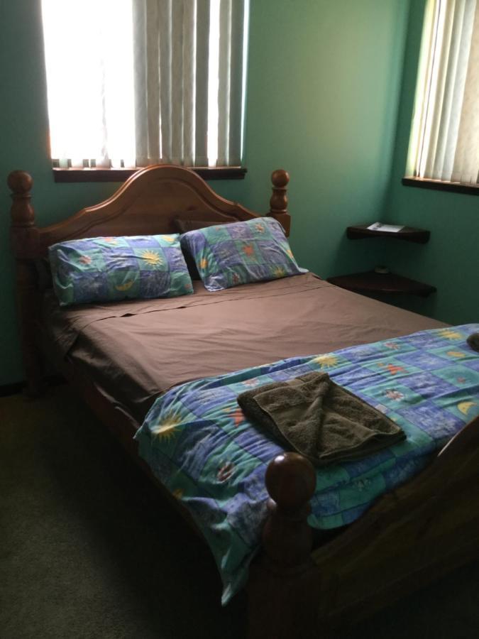 Shark Bay Views B & B 德纳姆 外观 照片