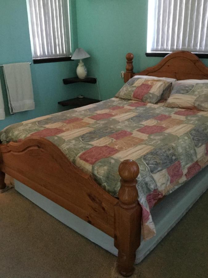 Shark Bay Views B & B 德纳姆 外观 照片