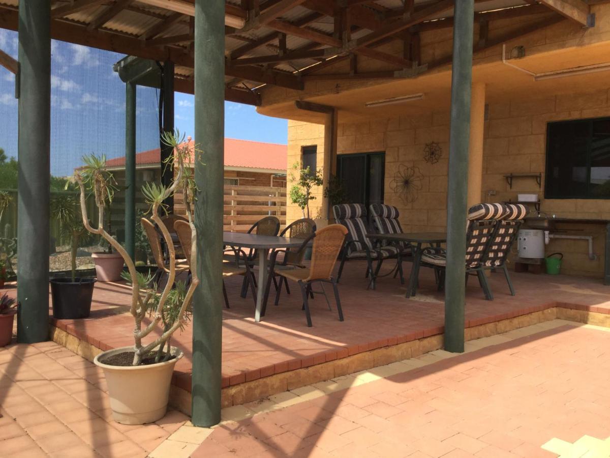 Shark Bay Views B & B 德纳姆 外观 照片
